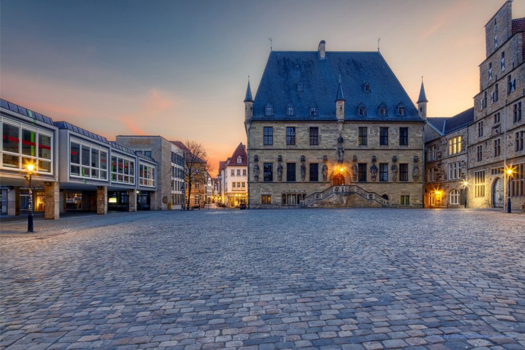 „Town Hall“ Pixabay / Juergen Striewski